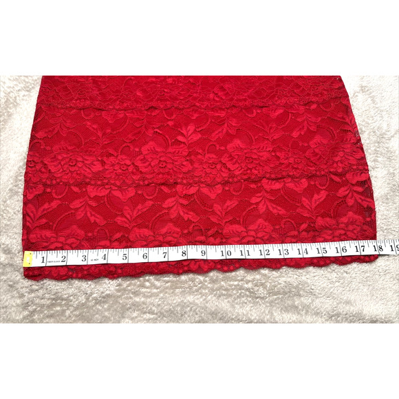 Guess Women’s Navi Lace Mini Skirt Size L Red Double Lined Stretch PreLoved - Picture 9 of 12